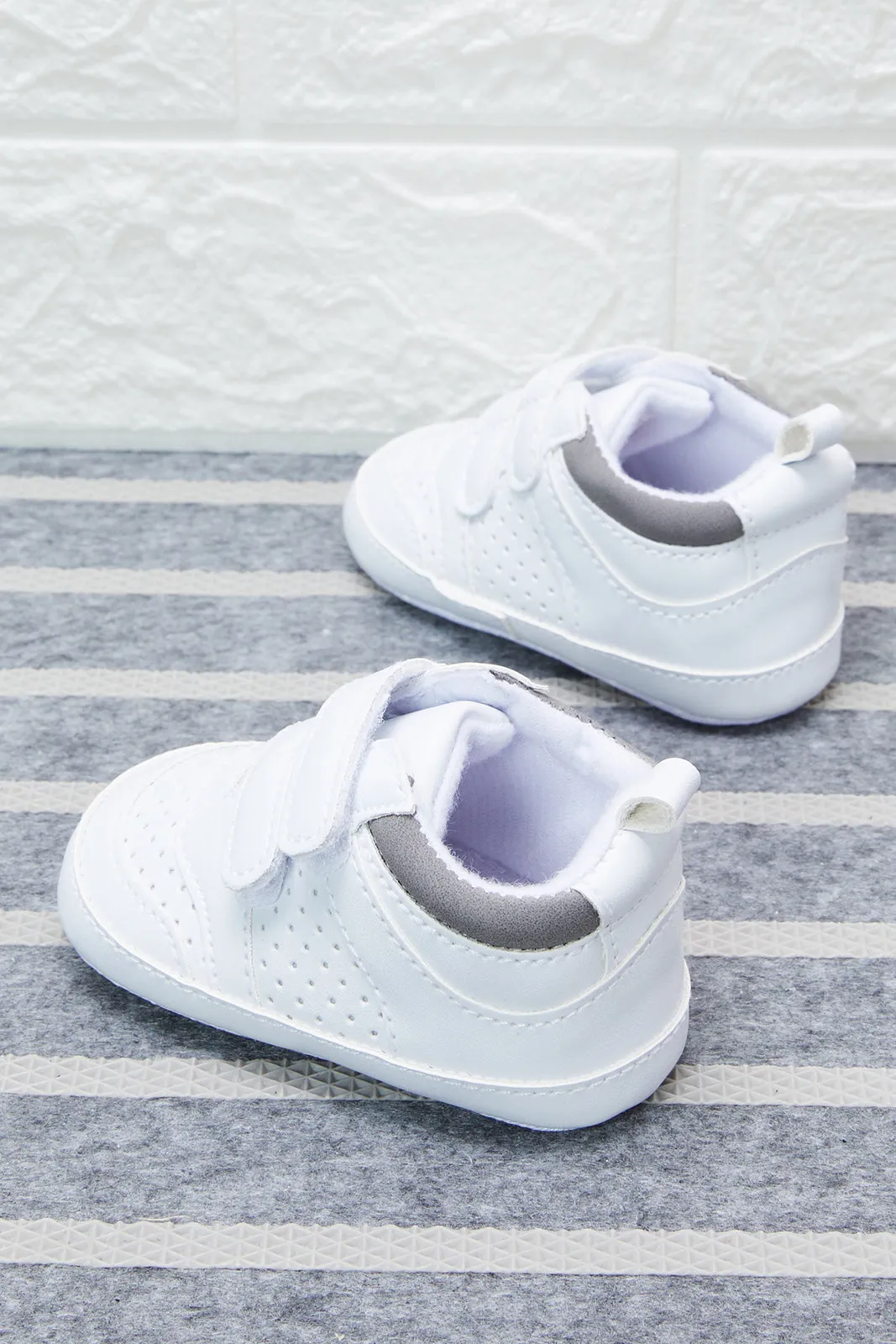 Infant Boys White Velcro Pram Shoe