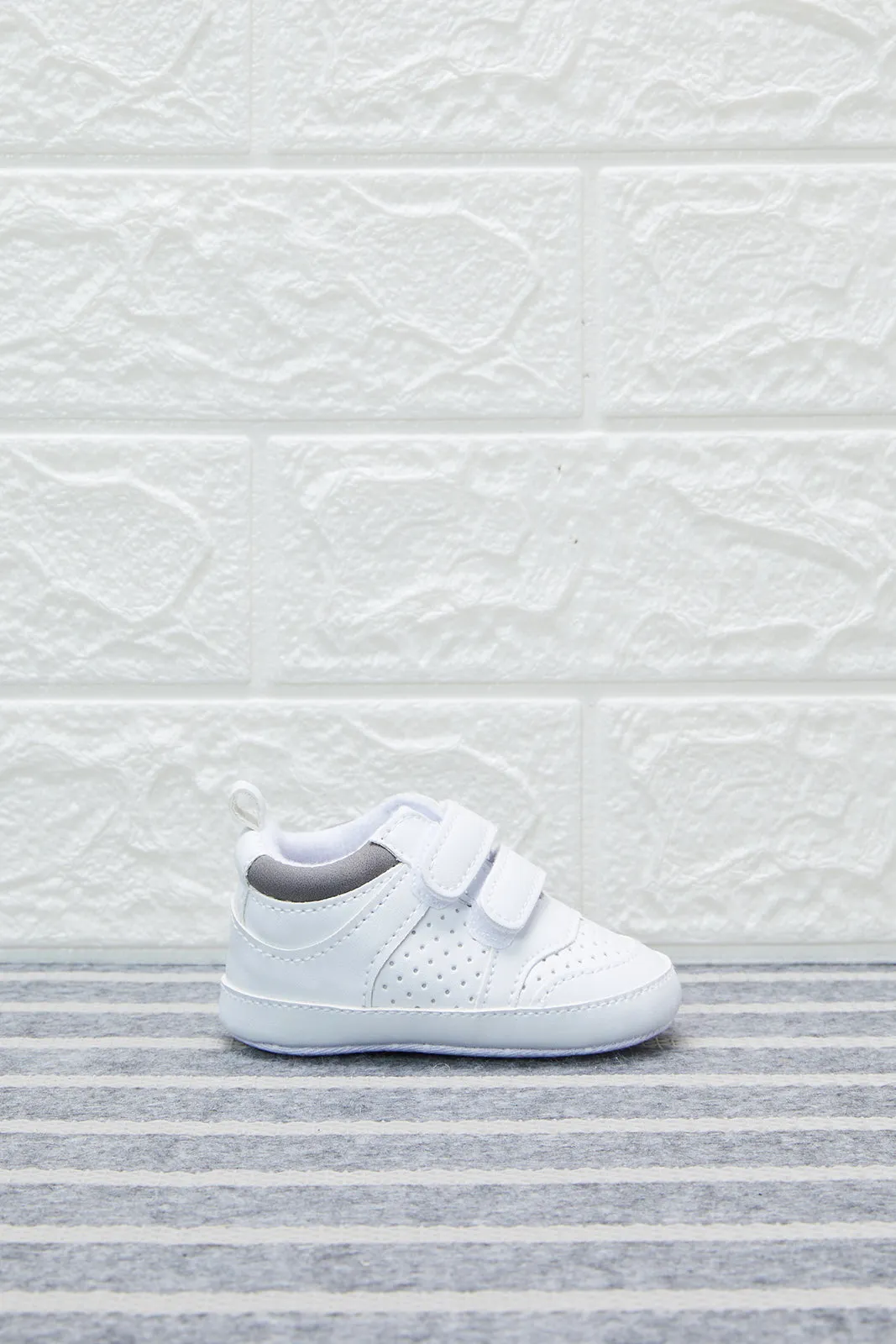 Infant Boys White Velcro Pram Shoe